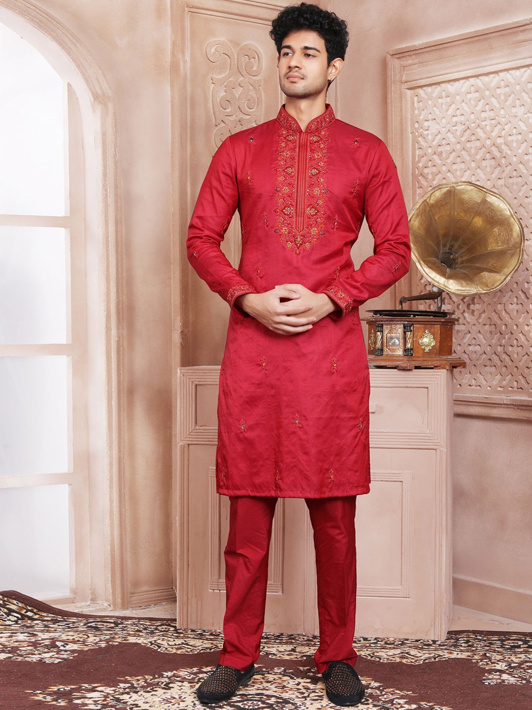 

EVASTRO Men Ethnic Motifs Embroidered Regular Pure Cotton Kurta with Trousers, Red