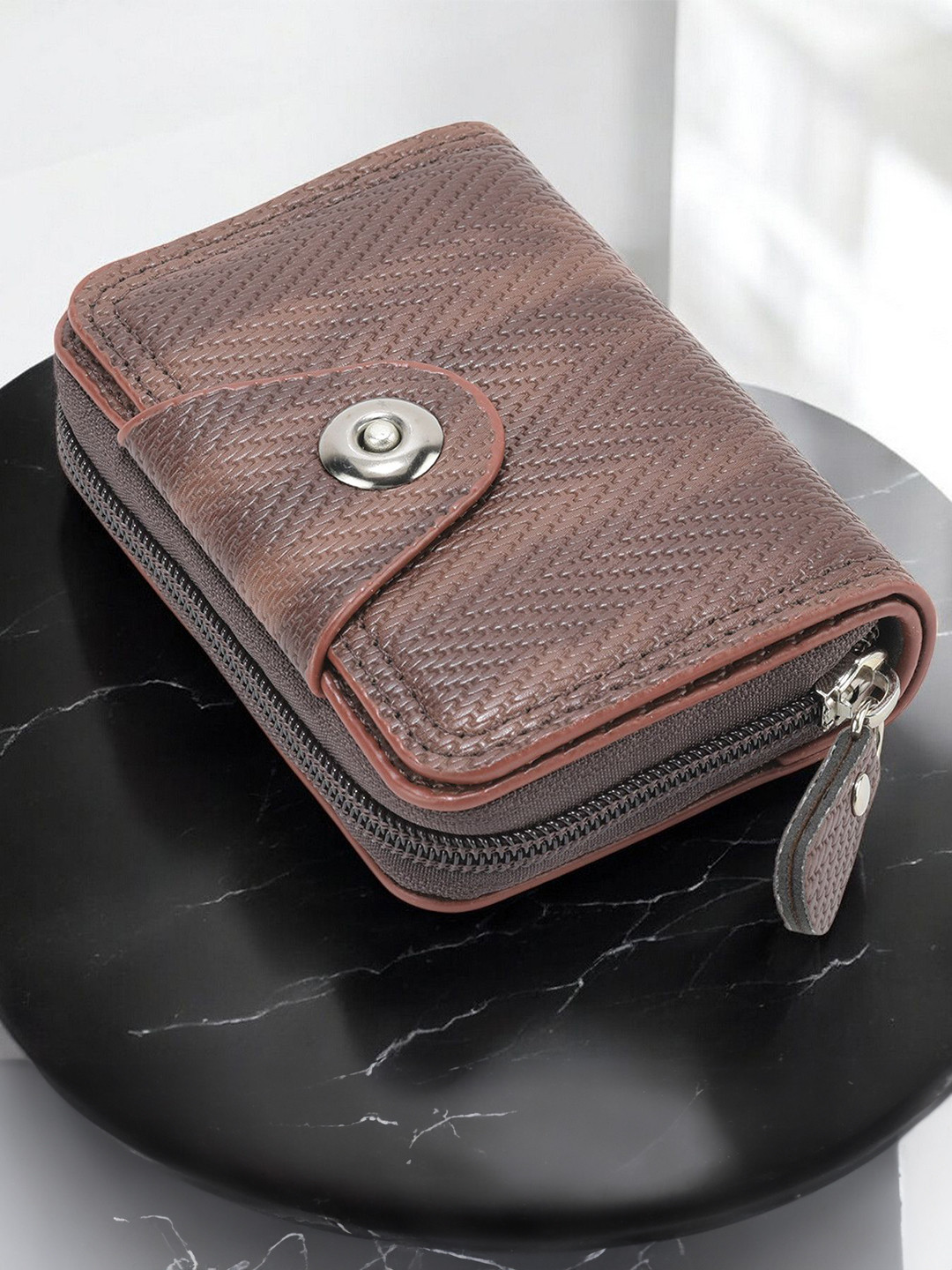 

Kastner Unisex Textured Card Holder, Brown