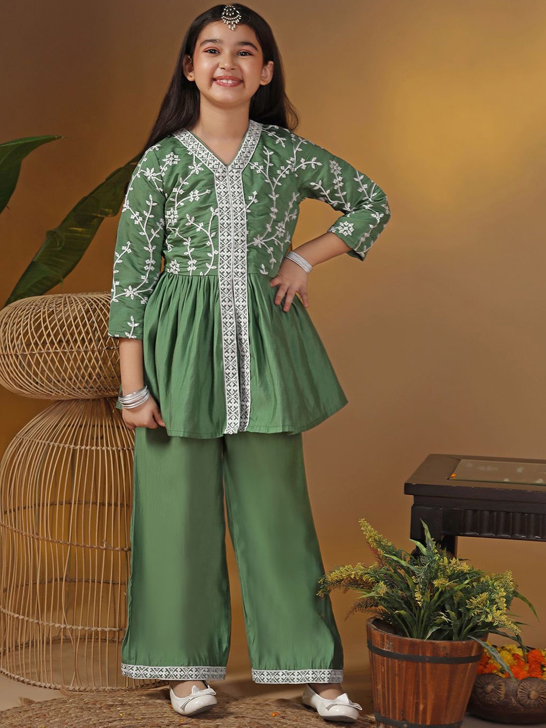 

BAESD Girls Ethnic Motifs Embroidered Regular Thread Work Kurta with Trousers, Olive