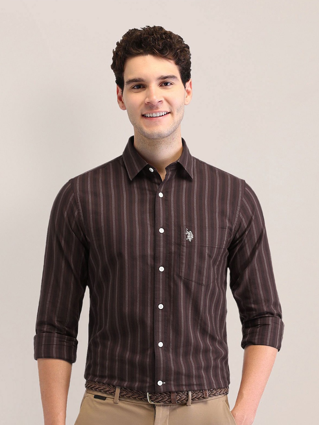 

U.S. Polo Assn. Men Spread Collar Vertical Striped Cotton Tailored Fit Casual Shirt, Brown