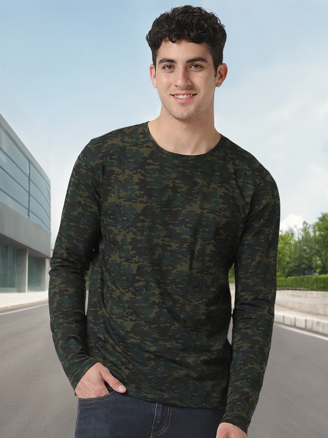 

Urbano Fashion Men Olive Green Camouflage Printed Pure Cotton Slim Fit T-shirt