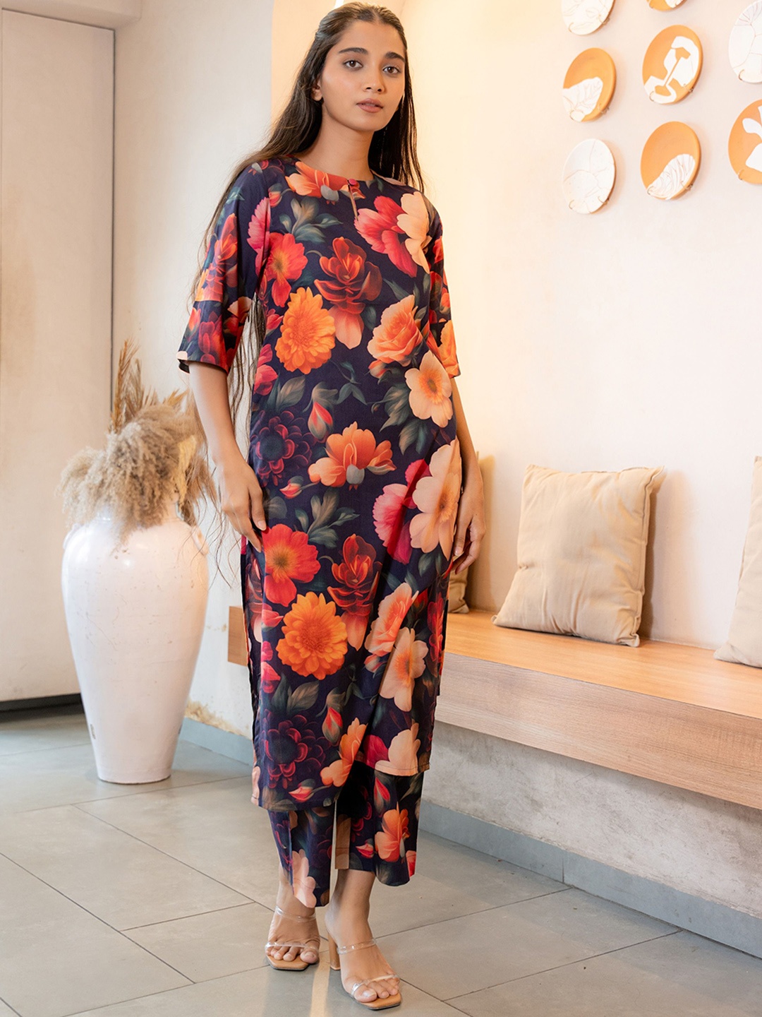 

GULABOSITABO Women Floral Printed Regular Pure Cotton Kurta with Trousers, Black