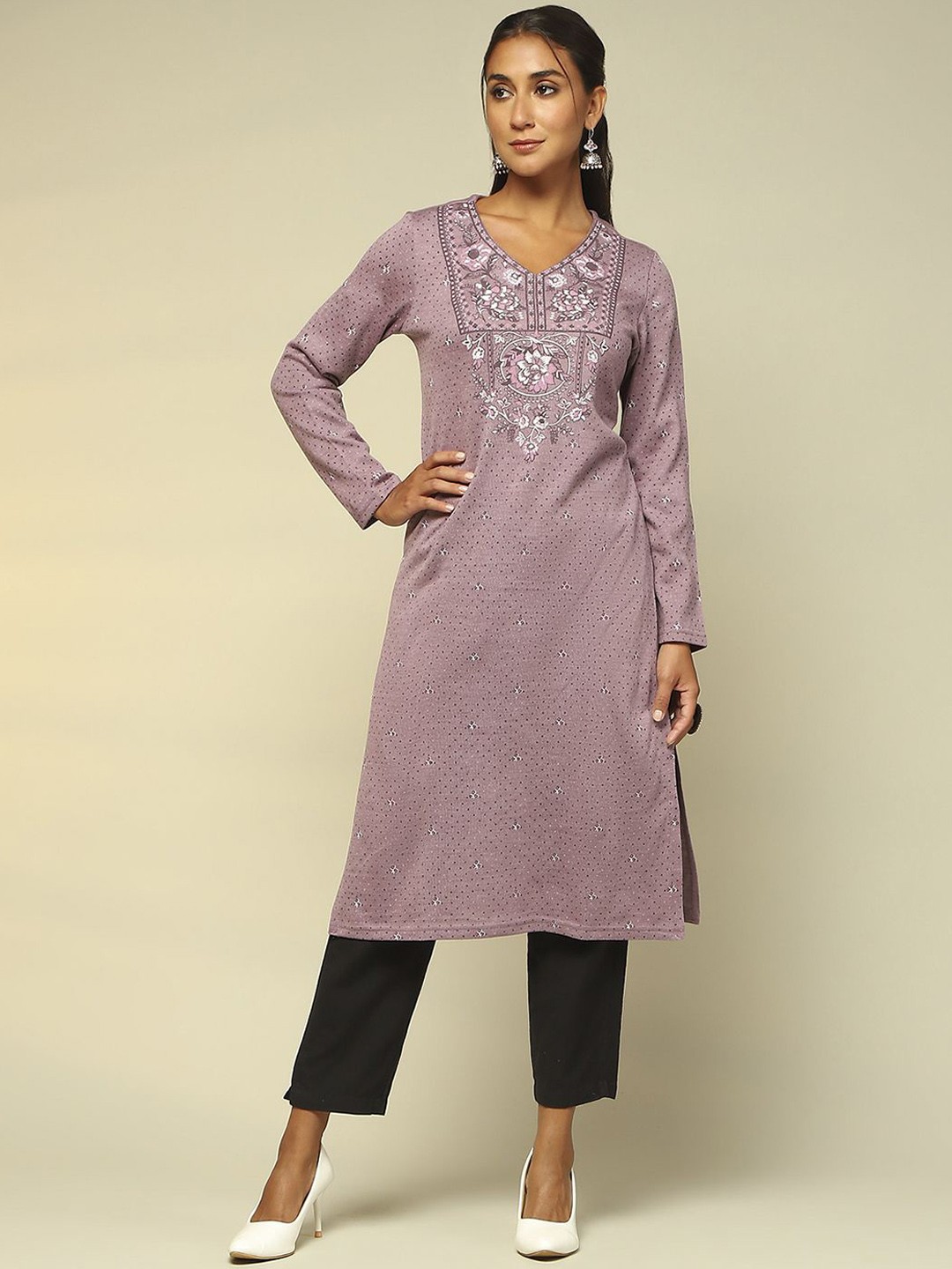 

Rangriti Women Geometric Embroidered Keyhole Neck Flared Sleeves Mirror Work Kurta, Mauve