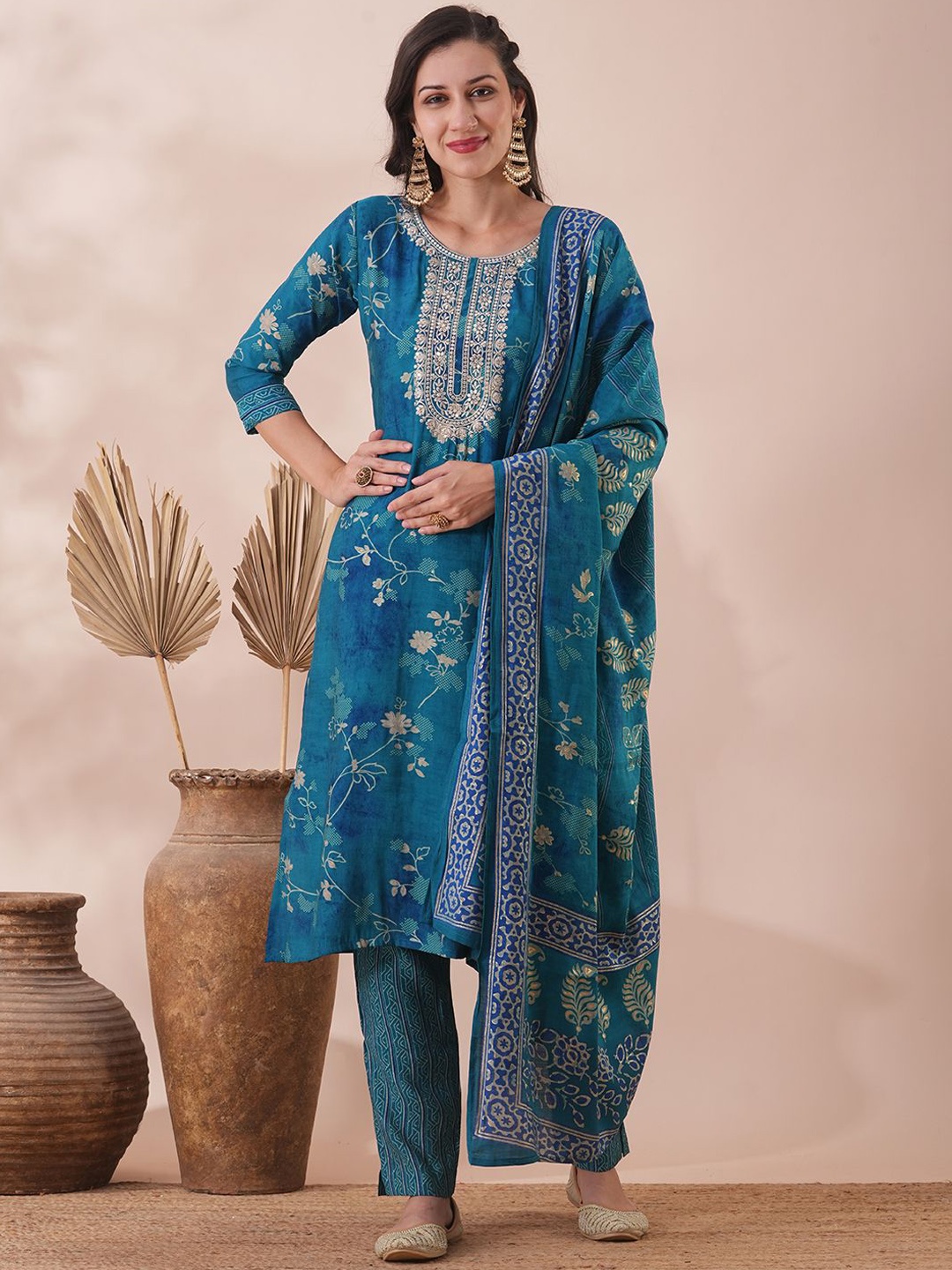 

FASHOR Women Ethnic Motifs Printed Regular Sequinned Kurta with Trousers & With Dupatta, Turquoise blue