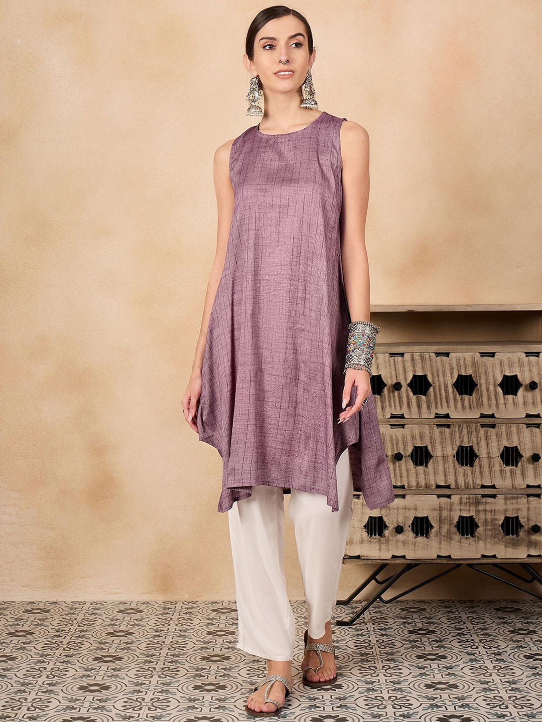 

InWeave Women Checked Thread Work Kurta, Mauve