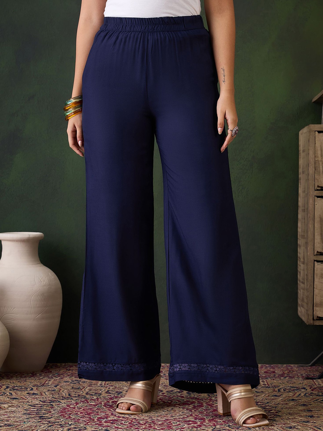 

Sangria Embroidered Mid-Rise Parallel Trousers, Navy blue