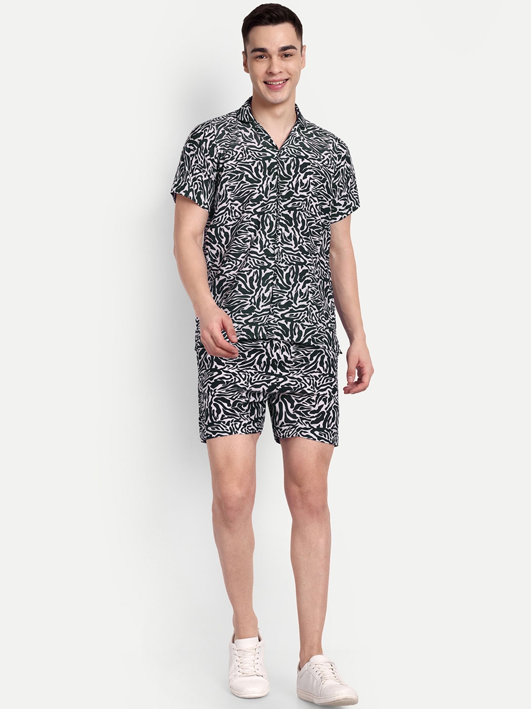 

TILISM Men Printed Short Sleeves Shirt with Short Co-ords Set, Black