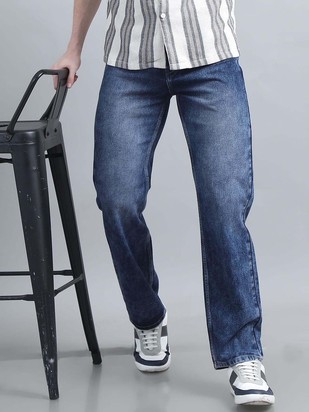 

The Roadster Lifestyle Co Men Pure Cotton Straight-Fit Mid-Rise Jeans, Blue
