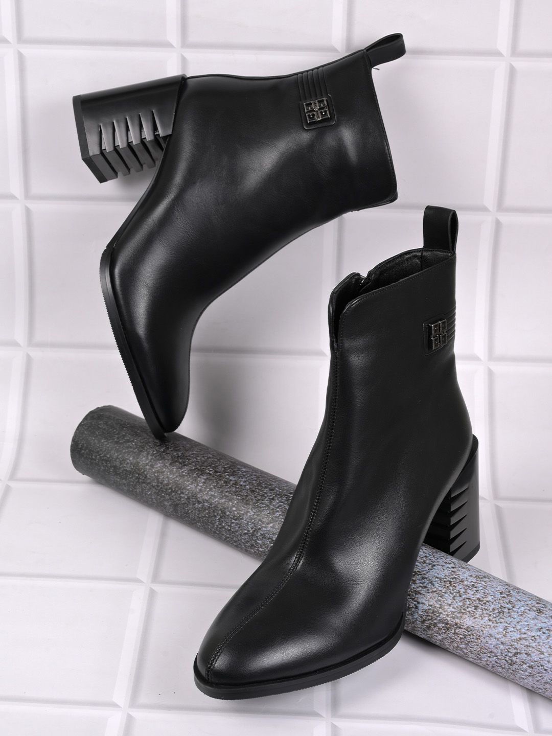 

Ronnie Grey Women Casual Block-Heeled Chelsea Boots, Black