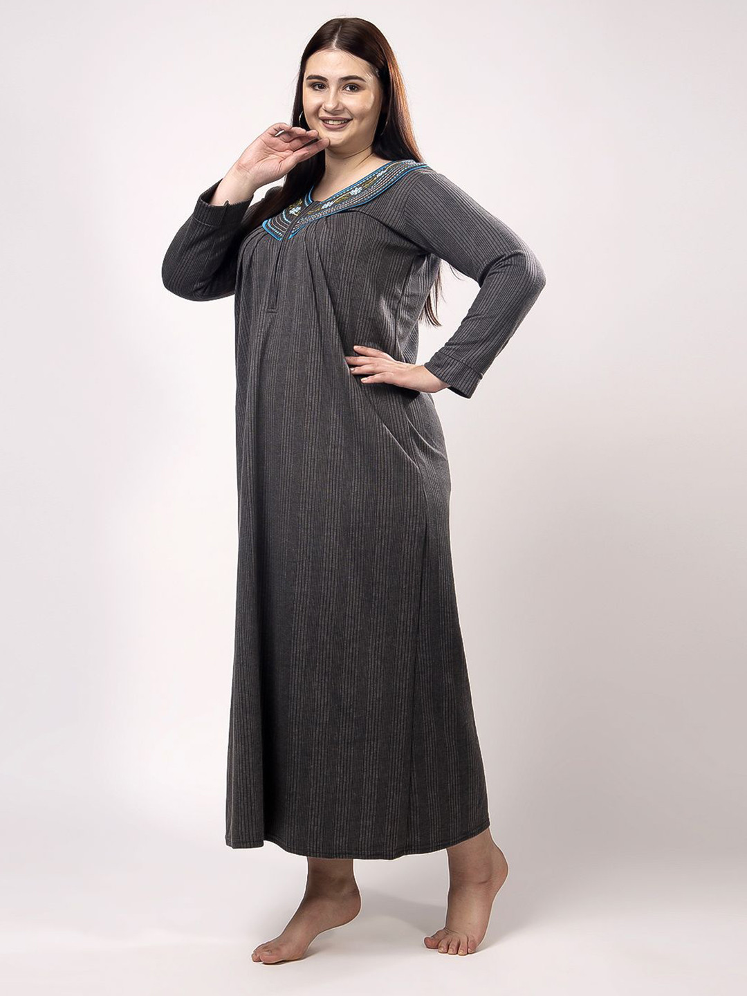 

CHUI MUI Women Embroidered Maxi Nightdress, Grey