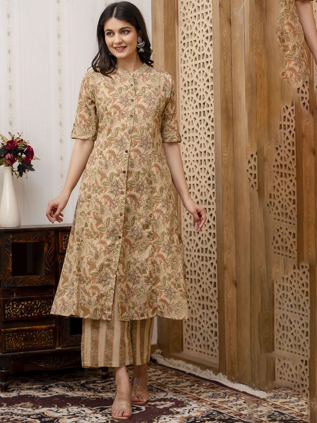 

MF Hayat Women Floral Printed Regular Pure Cotton Kurta with Pyjamas, Beige