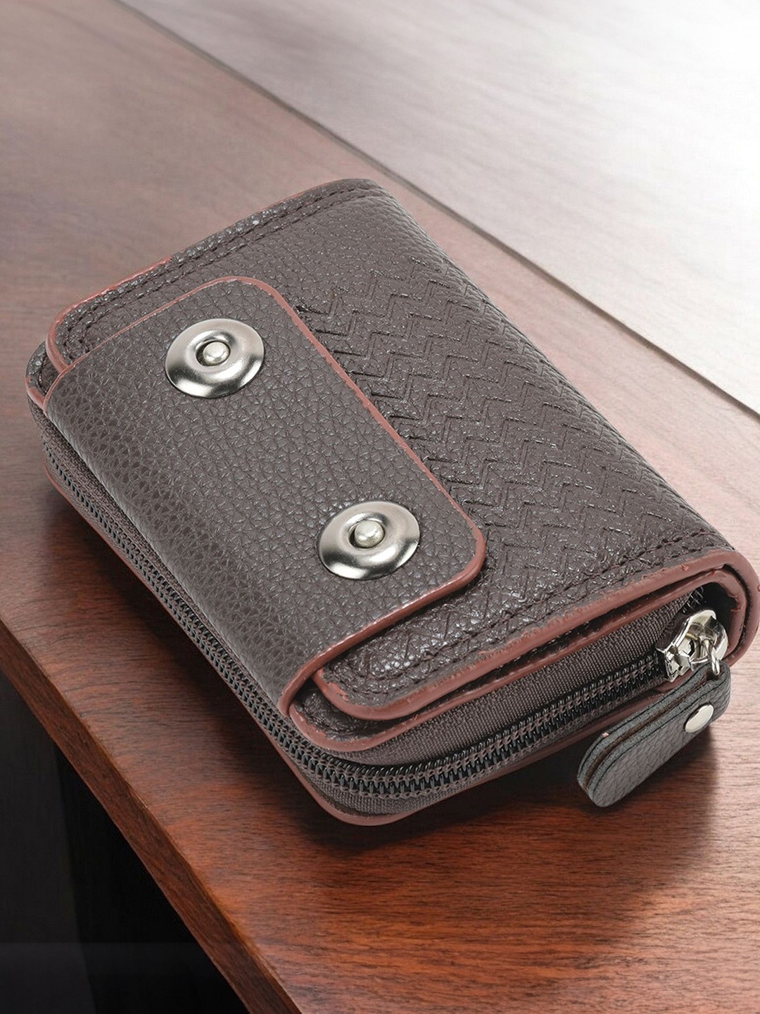 

Kastner Unisex Textured Card Holder, Brown