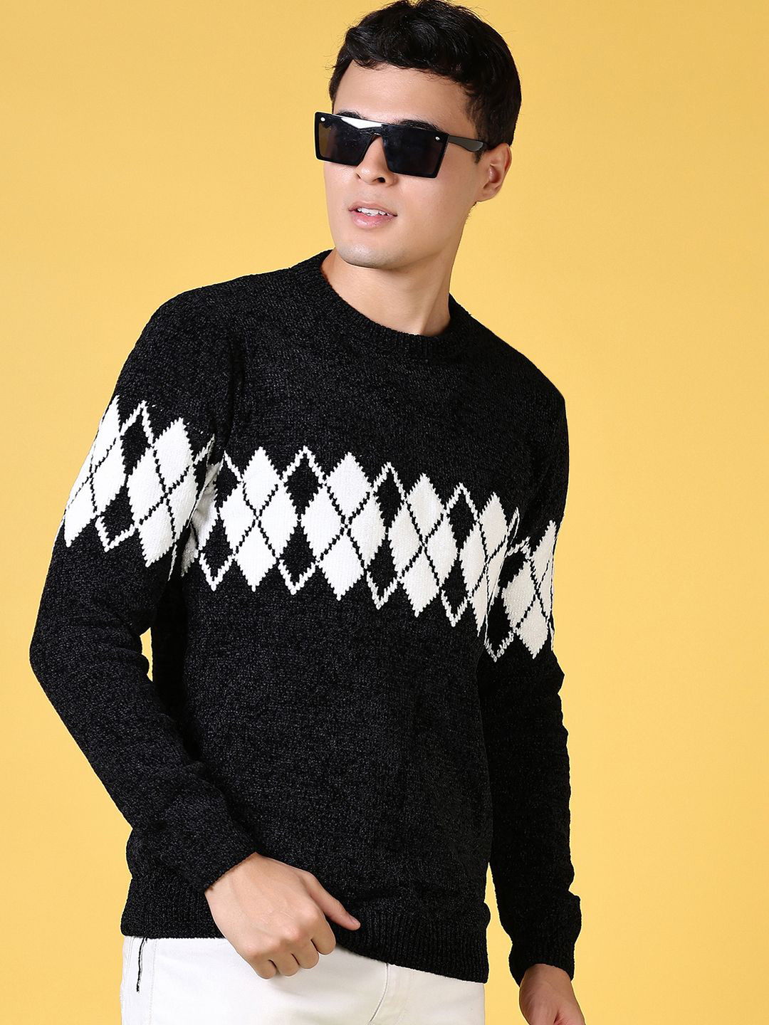 

V-Mart Men Printed Long Sleeves Round Neck Pullover, Black