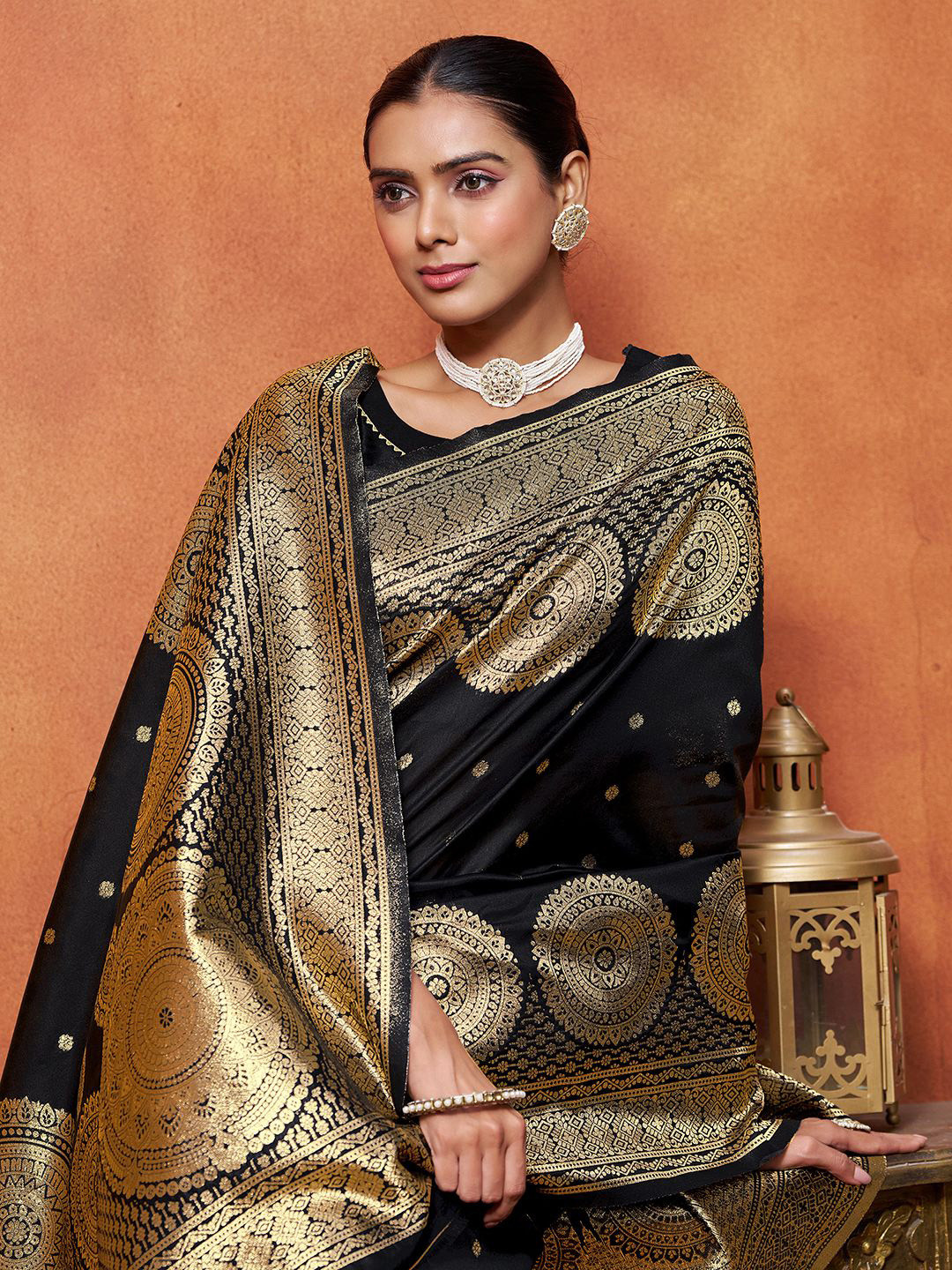 

KALINI Woven Design Zari Banarasi Saree, Black