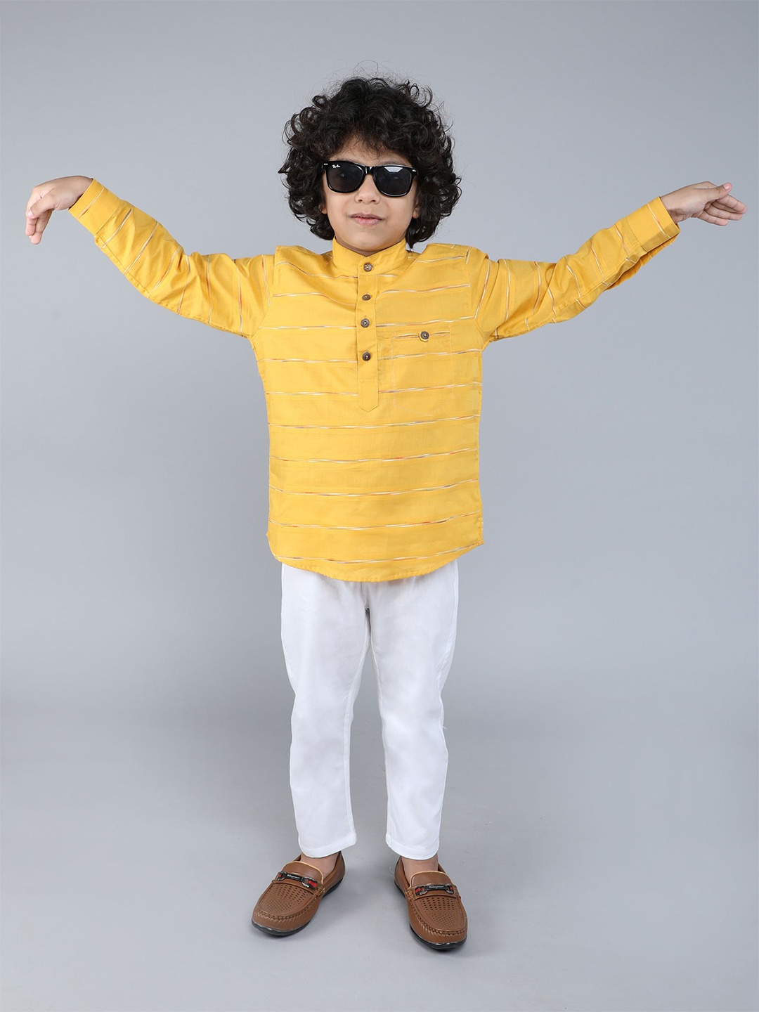 

BAATCHEET Boys Printed Pyjamas, Yellow