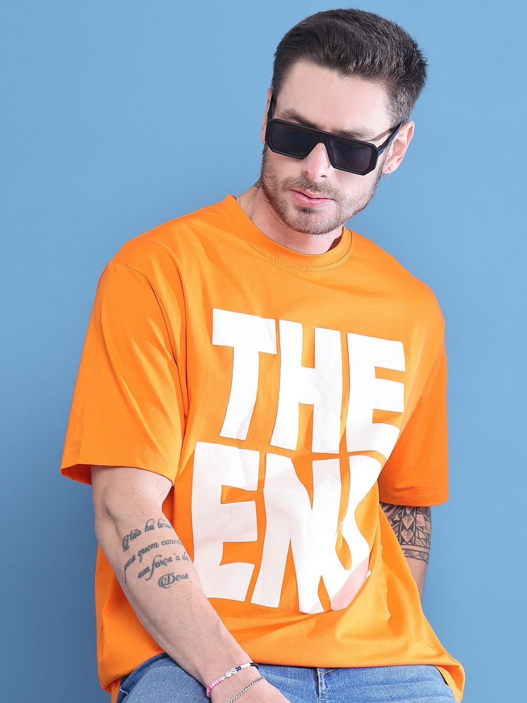 

DOOR74 Men Typography Printed Drop-Shoulder Sleeves T-shirt, Orange