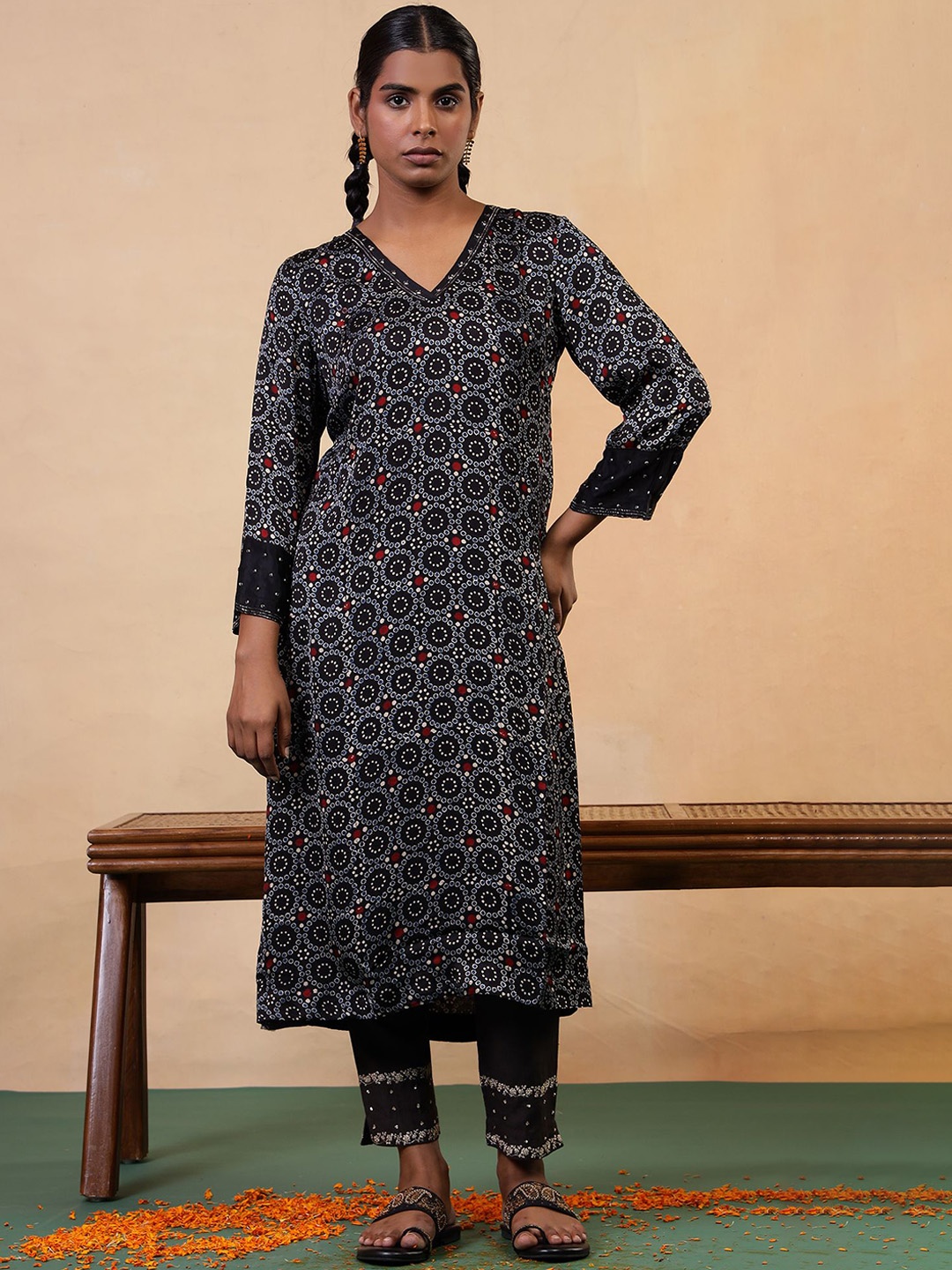 

Folk Song Women Geometric Printed Sequinned Kurta, Black