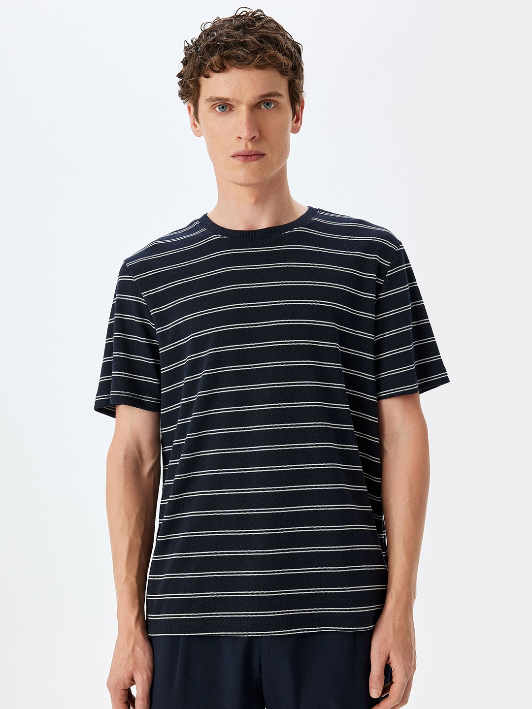 

Koton Men Striped Round Neck T-shirt, Navy blue