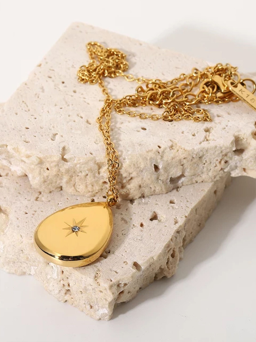 

Avyana Gold-Plated Necklace