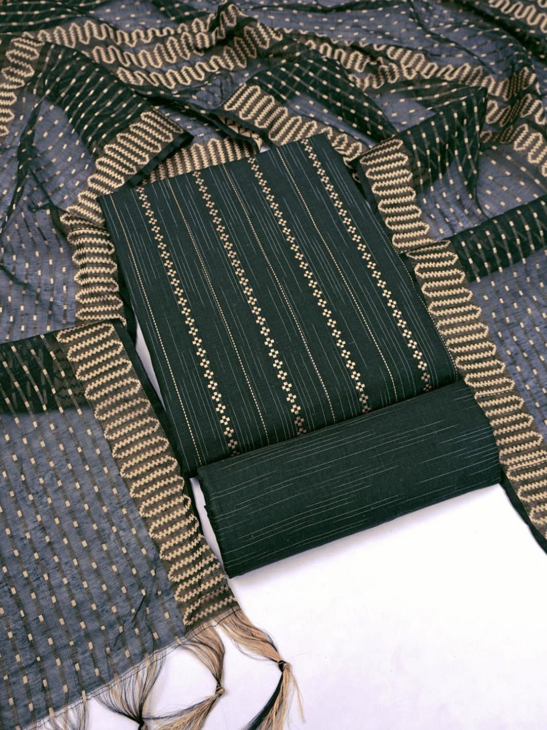 

Suha Unstitched Dress Material, Green