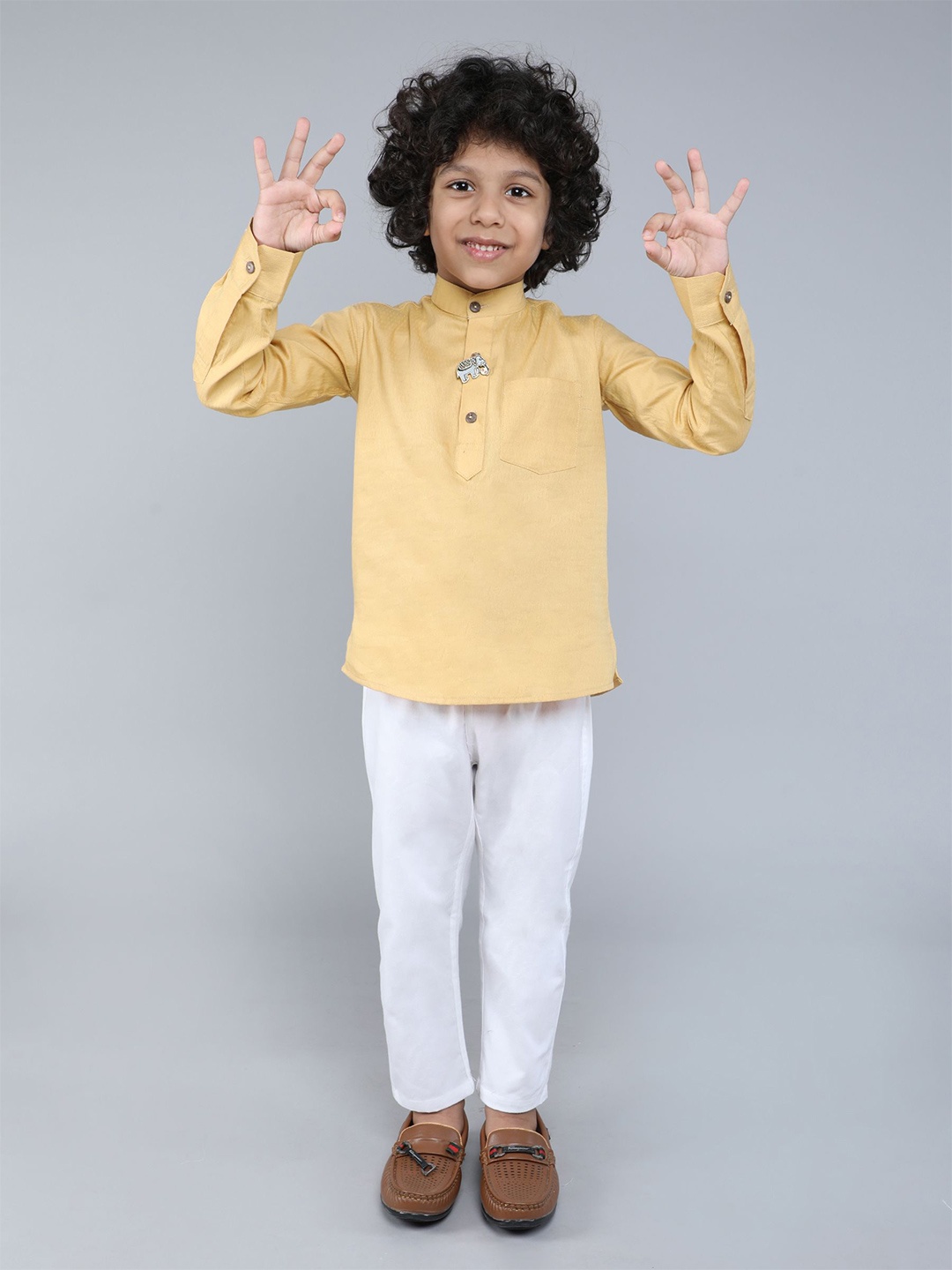 

BAATCHEET Boys Printed Pyjamas, Yellow
