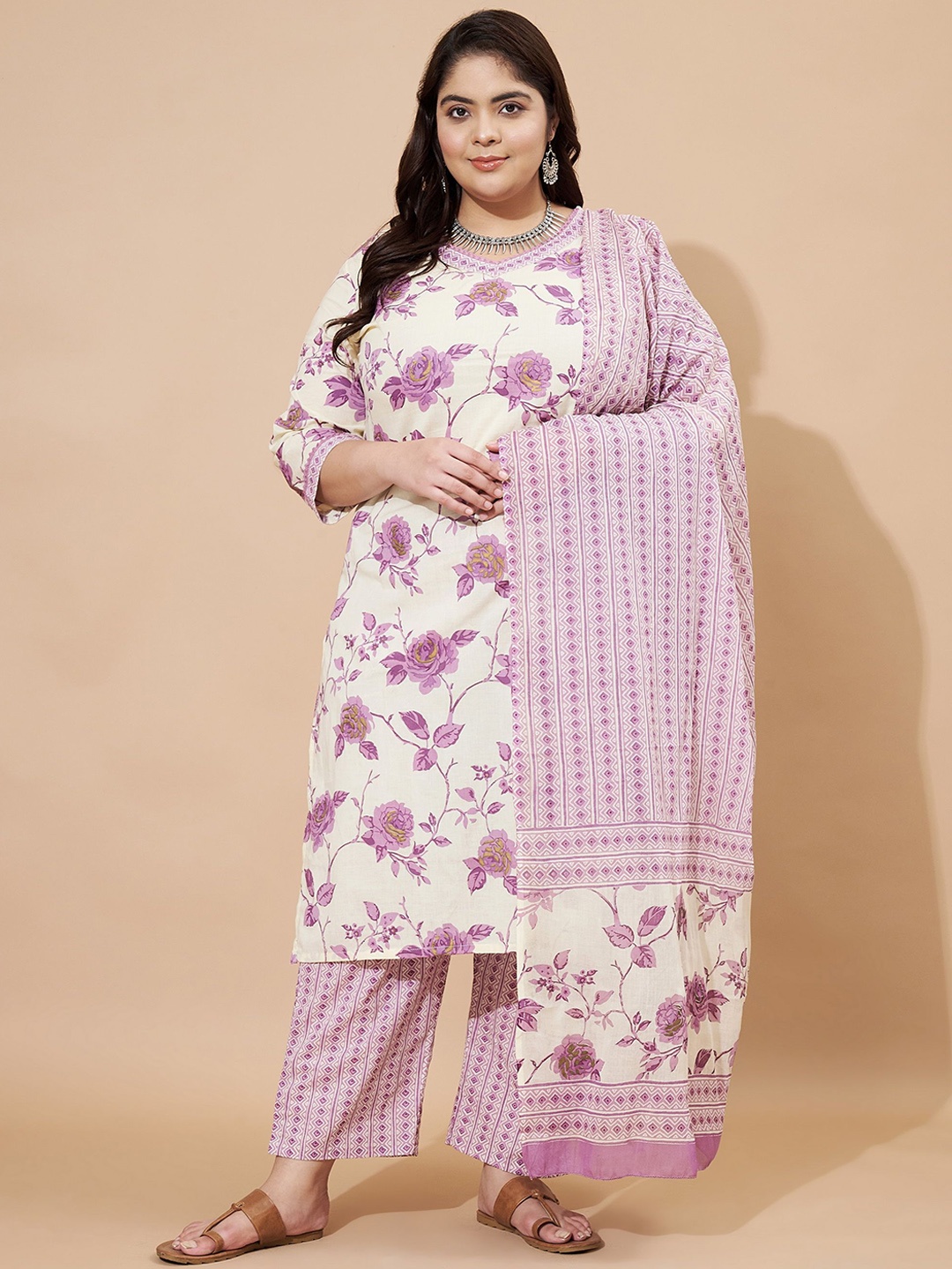 

Vbuyz Women Floral Printed Regular Kurta with Trousers & With Dupatta, Purple