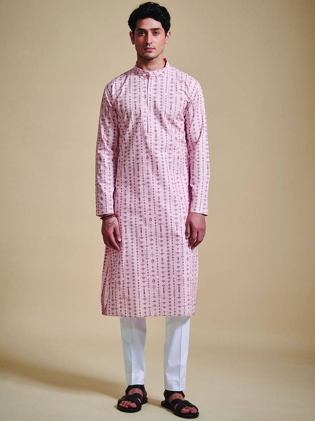 

RR Blue Men Geometric Thread Work Kurta, Pink