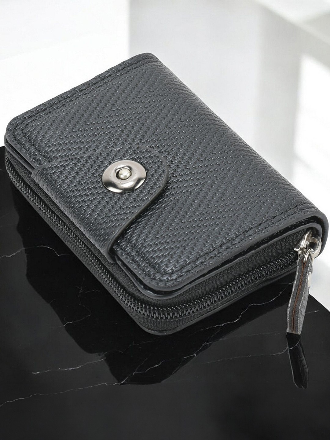 

Kastner Unisex Textured Card Holder, Black