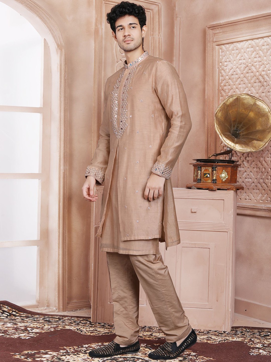

EVASTRO Men Ethnic Motifs Embroidered Regular Pure Cotton Kurta with Trousers, Peach