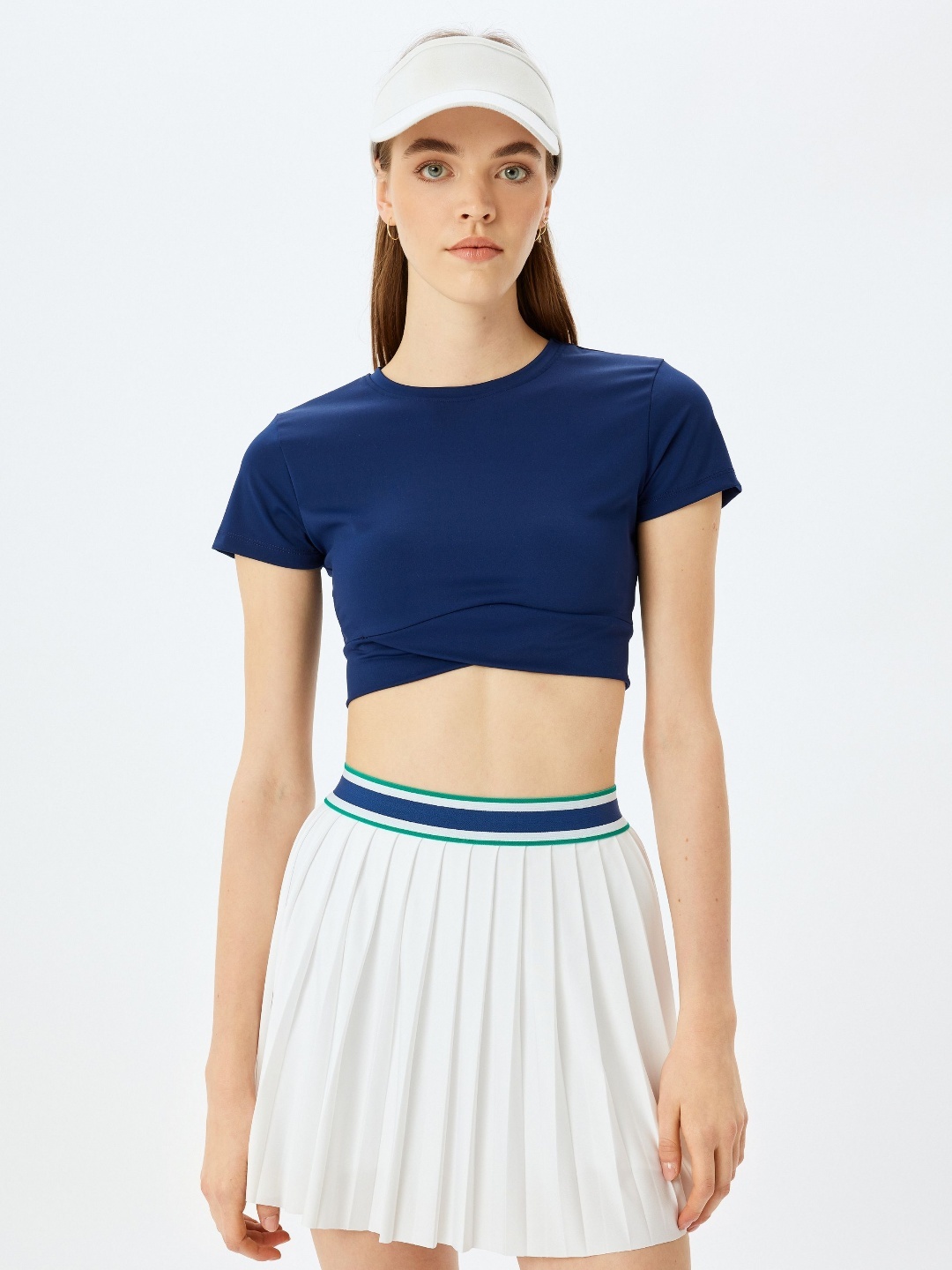 

Koton Women Solid Round Neck Slim Fit Crop T-shirt, Navy blue