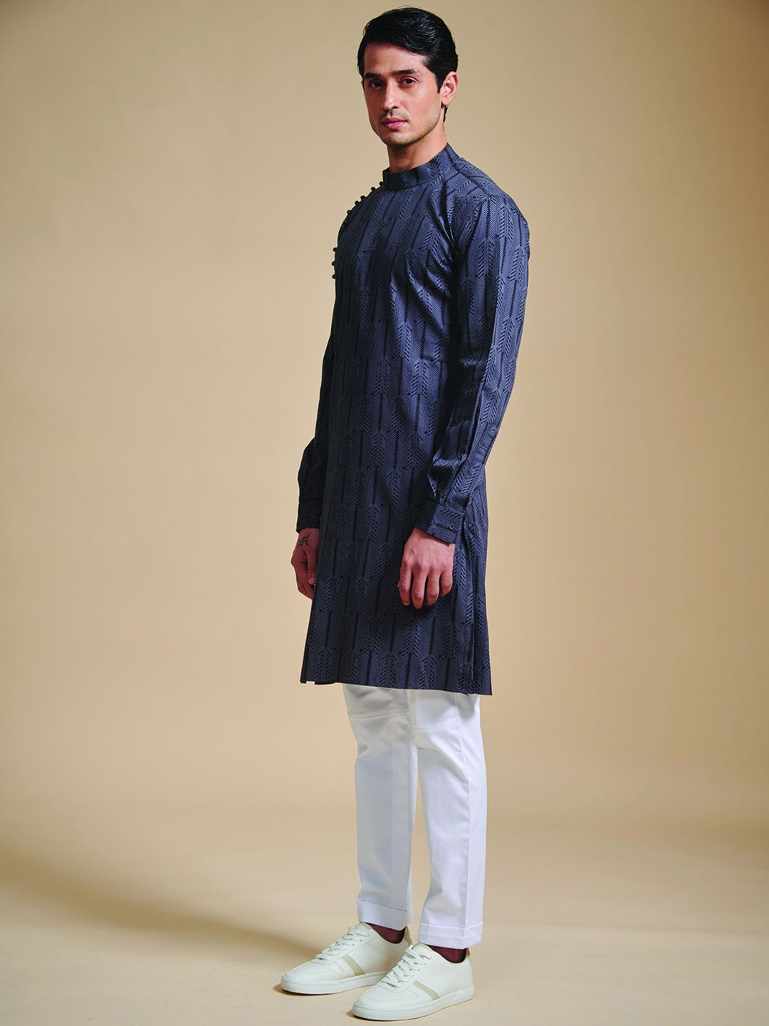 

RR Blue Men Geometric Thread Work Kurta, Grey