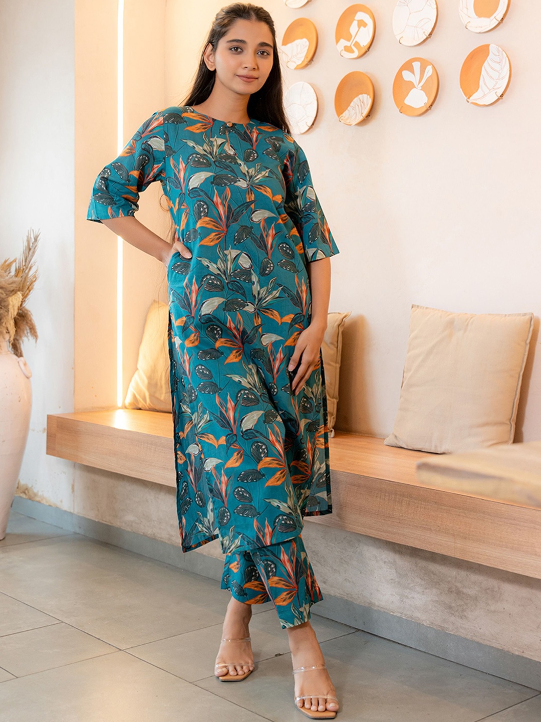 

GULABOSITABO Women Floral Printed Regular Pure Cotton Kurta with Trousers, Blue