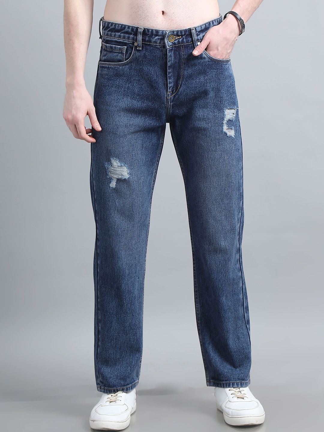 

The Roadster Lifestyle Co Men Pure Cotton Mildly Distressed Relaxed Fit Mid-Rise Jeans, Blue