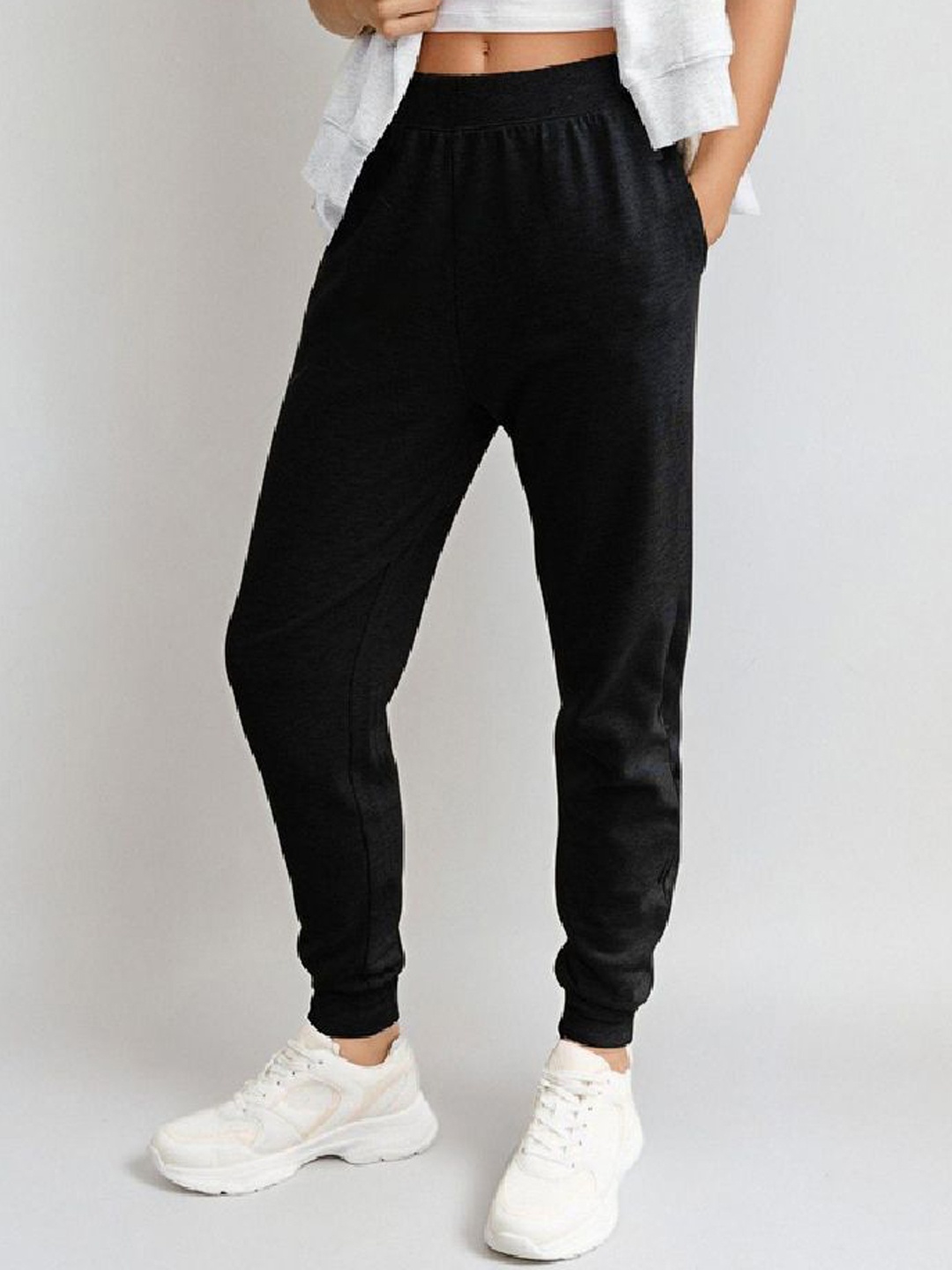 

Kotty Women Mid Rise Joggers, Black