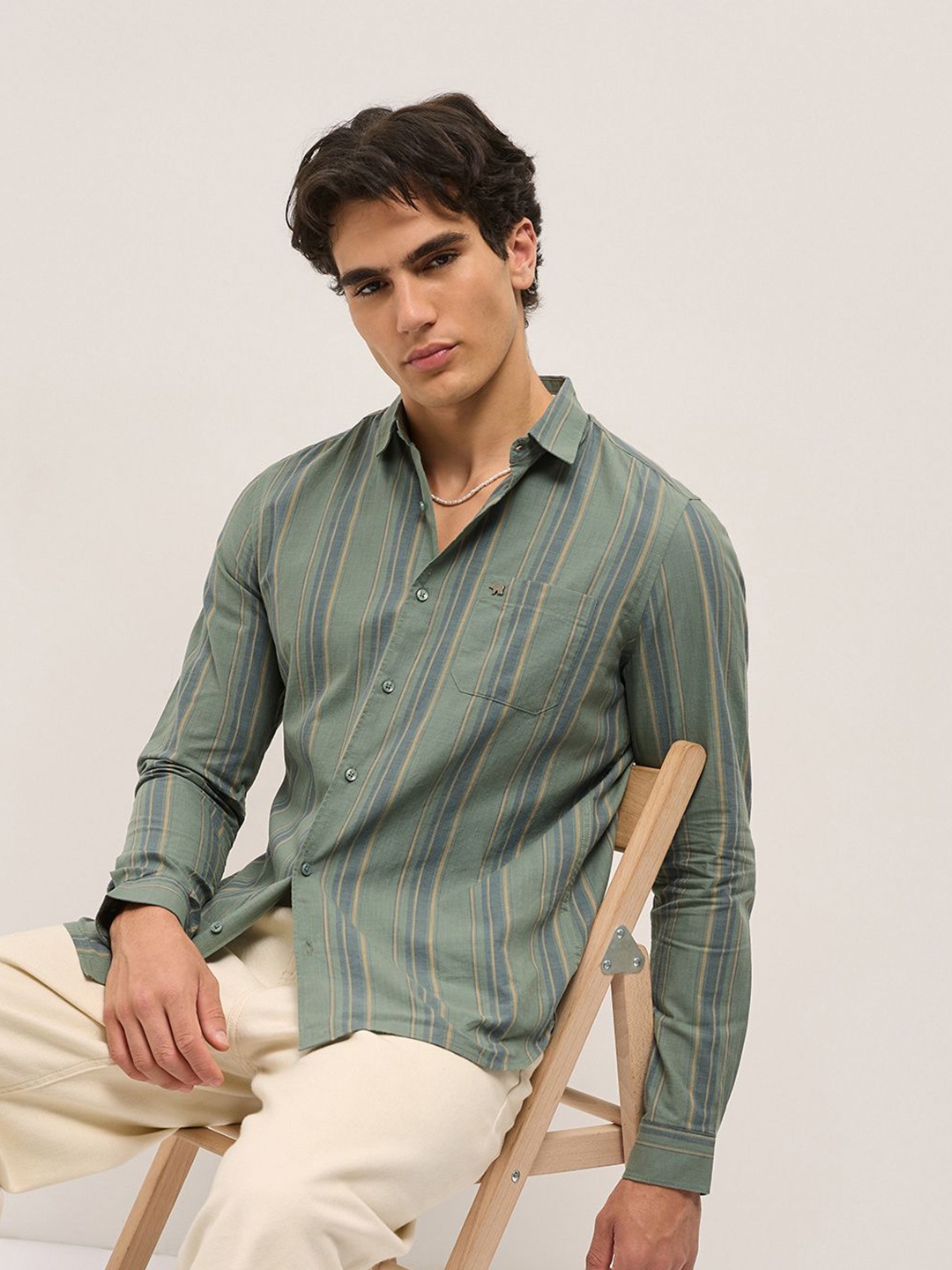 

THE BEAR HOUSE Men Slim Fit Opaque Striped Casual Shirt, Green