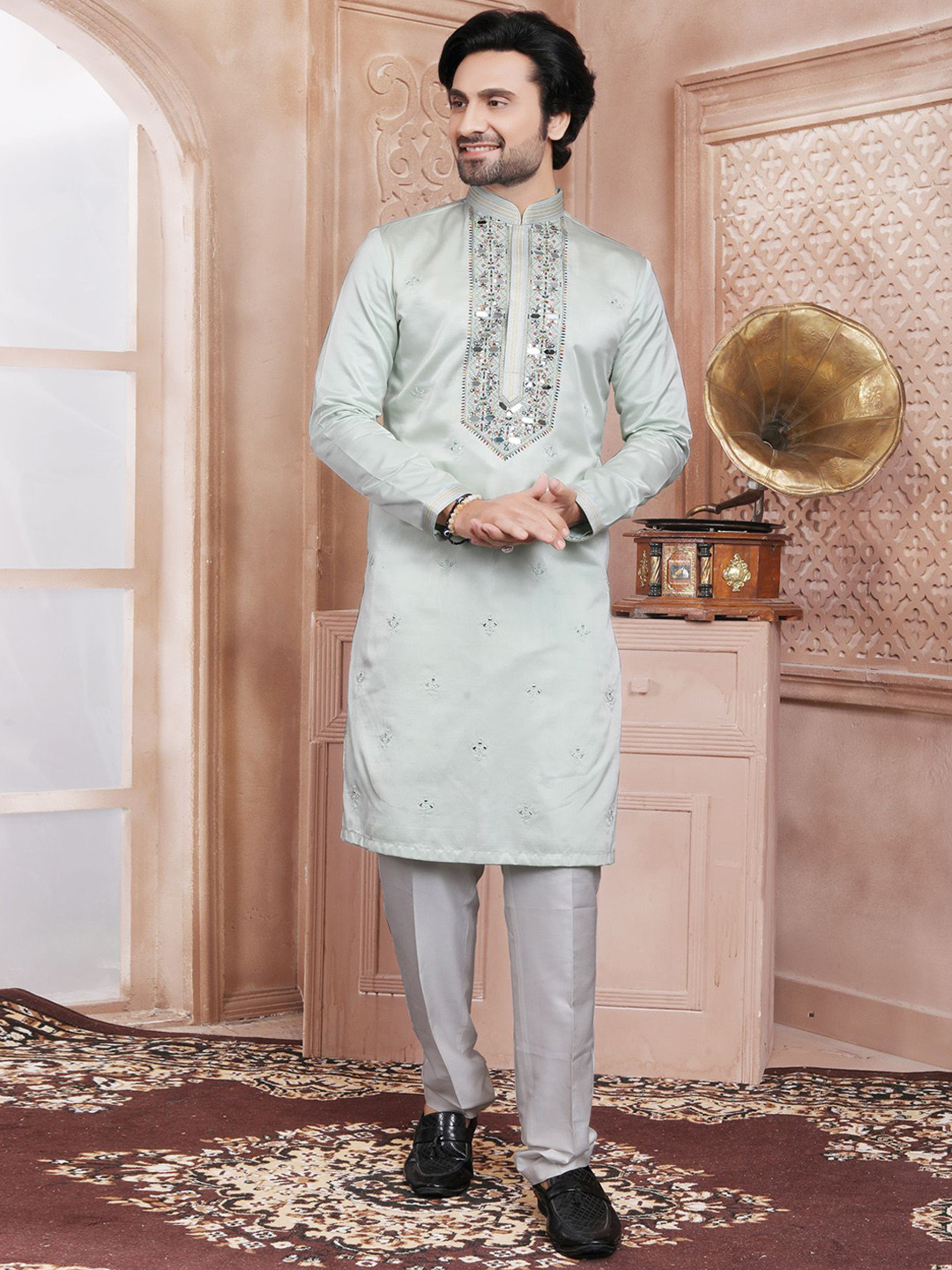 

EVASTRO Men Ethnic Motifs Embroidered Regular Pure Cotton Kurta with Trousers, Green