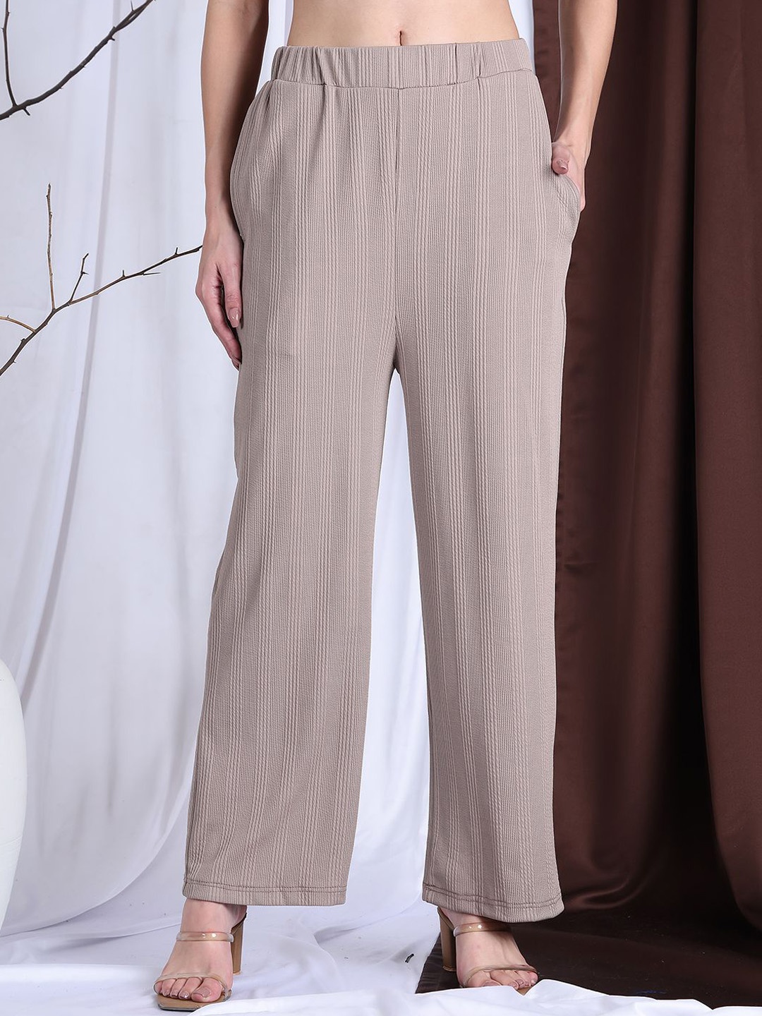 

NEUDIS Women Regular Trousers, Beige