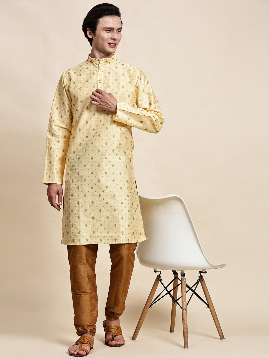 

SKAVIJ Men Ethnic Motifs Printed Regular Kurta with Pyjamas, Beige