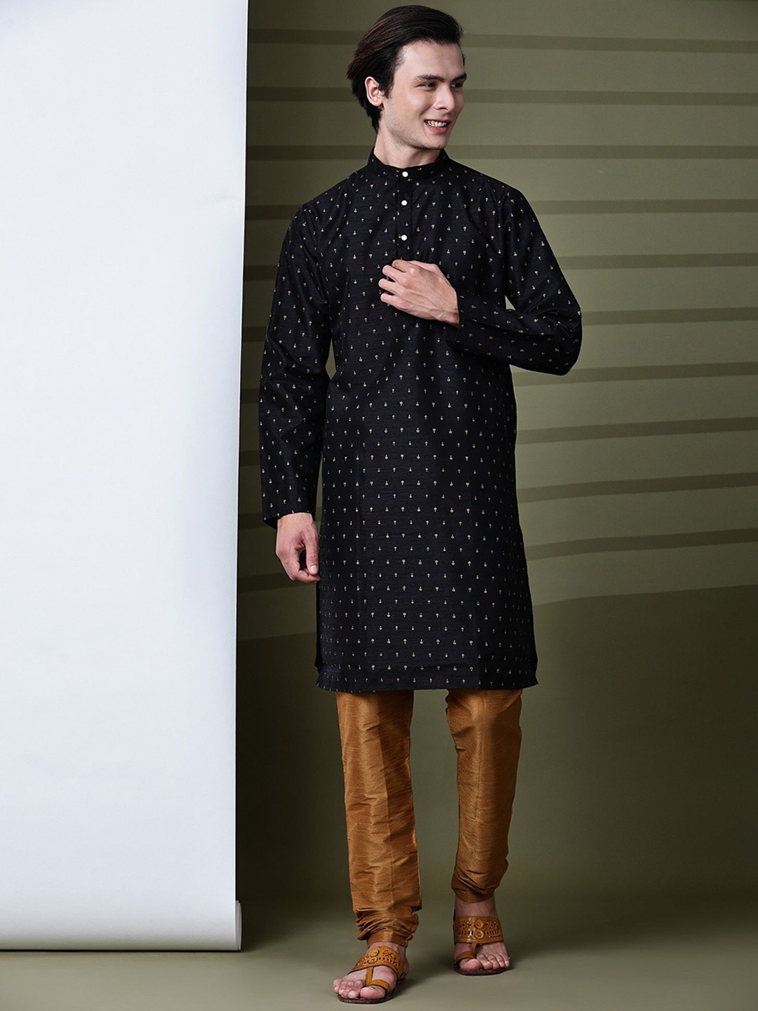 

SKAVIJ Men Ethnic Motifs Printed Regular Kurta with Pyjamas, Black