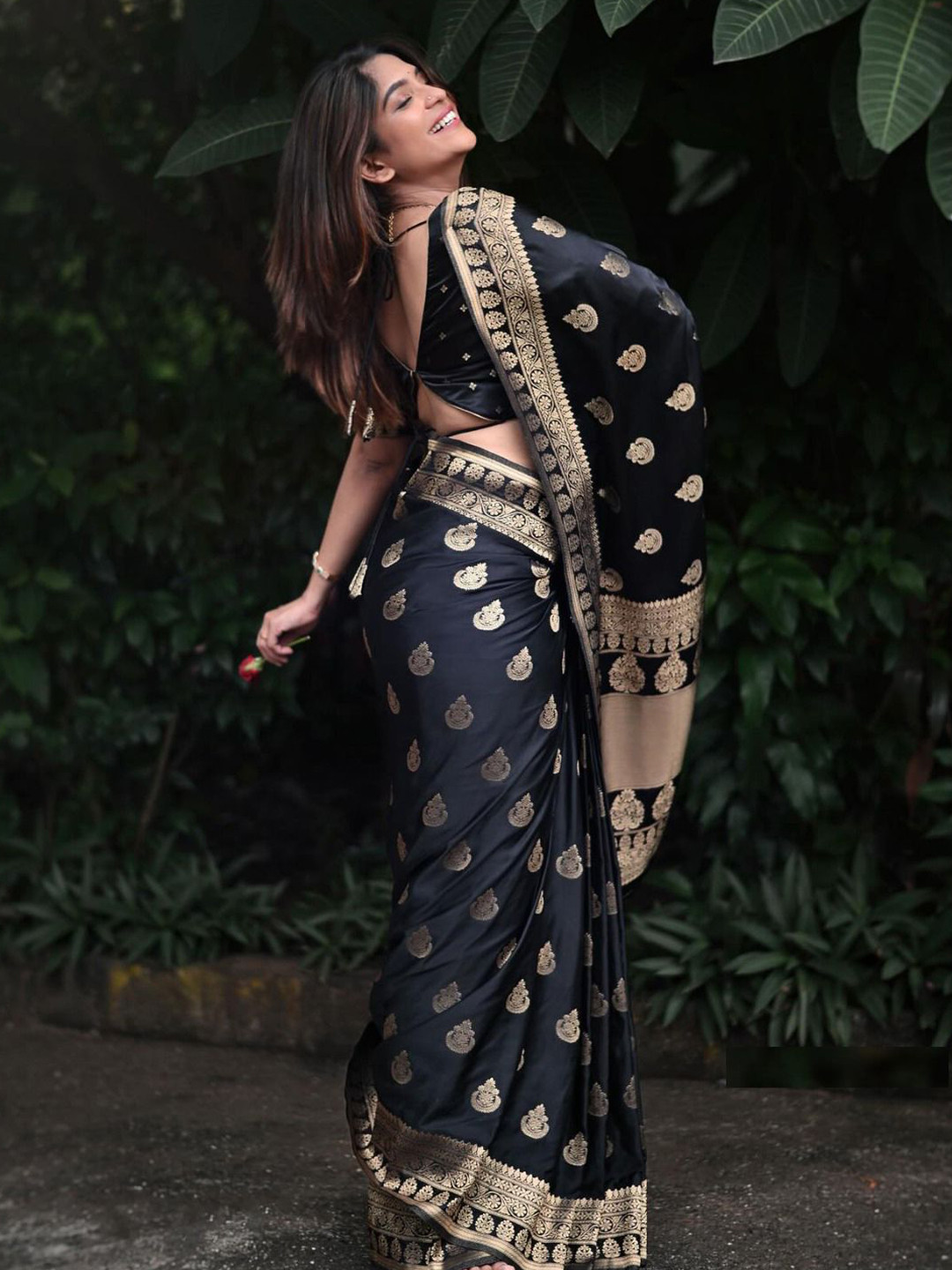 

LADY SHOPI Woven Design Zari Pure Silk Saree, Black