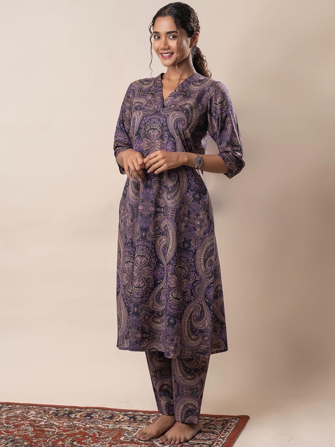 

GULABOSITABO Women Paisley Printed Regular Pure Cotton Kurta with Trousers, Purple