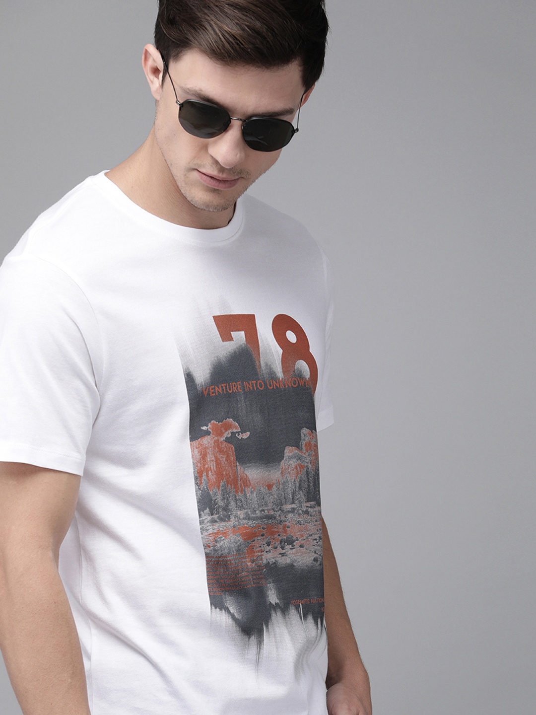 

Roadster Men White Graphic Printed Round Neck Pure Cotton T-shirt