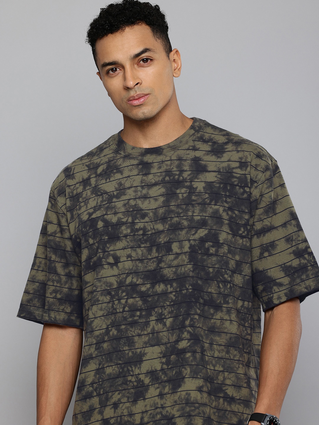 

Levis Pure Cotton Dyed Drop-Shoulder Sleeves Relaxed Fit T-shirt, Olive