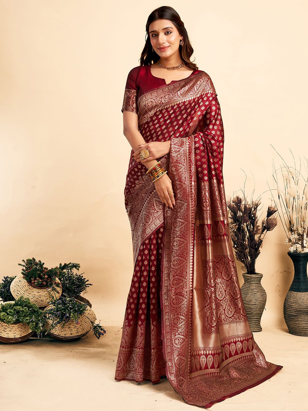 

KALINI Ethnic Motifs Woven Design Zari Banarasi Saree, Maroon