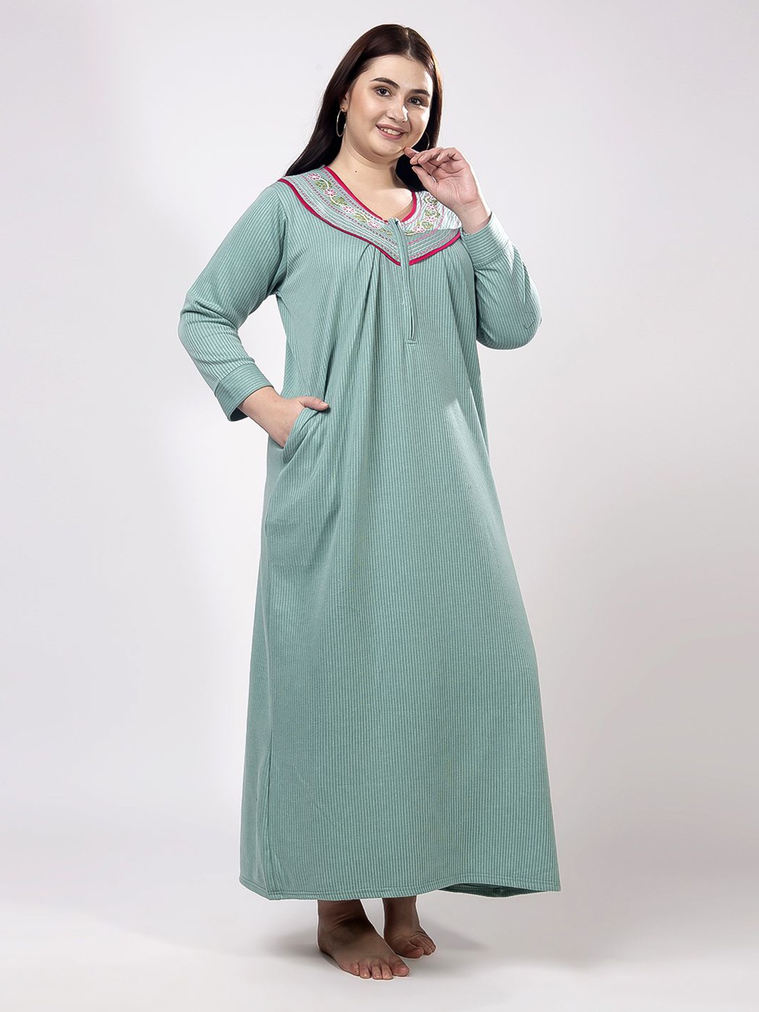 

CHUI MUI Women Embroidered Round Neck Maxi Nightdress, Blue