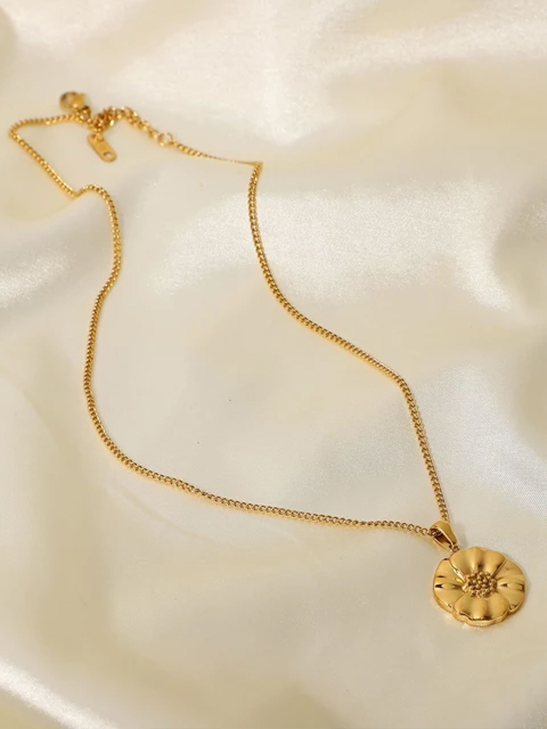 

Avyana Gold-Plated Necklace