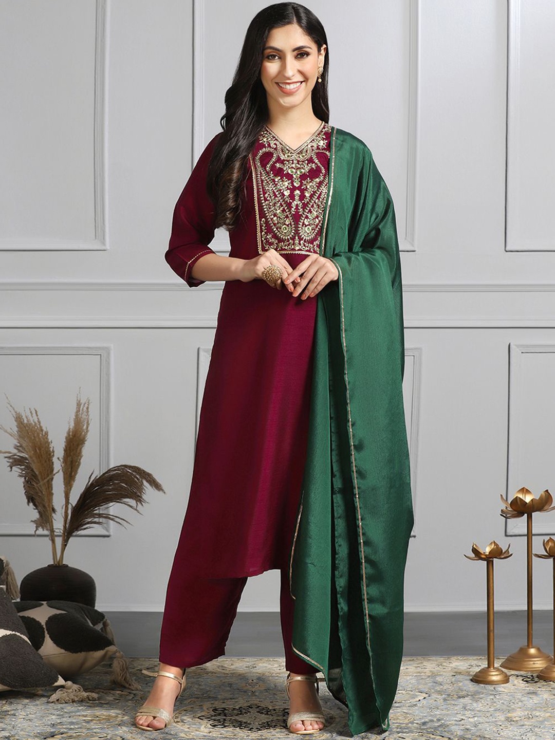 

BAESD Women Embroidered Regular Sequinned Kurta with Trousers & With Dupatta, Maroon