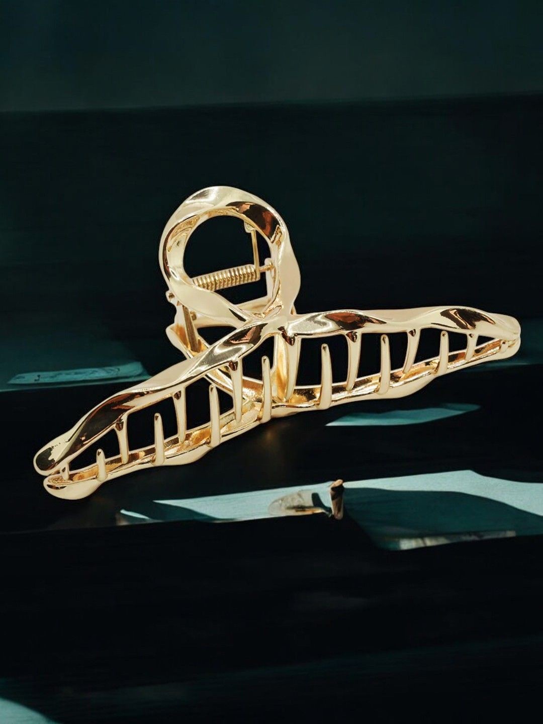 

OOMPH Women Embellished Claw Clip, Gold