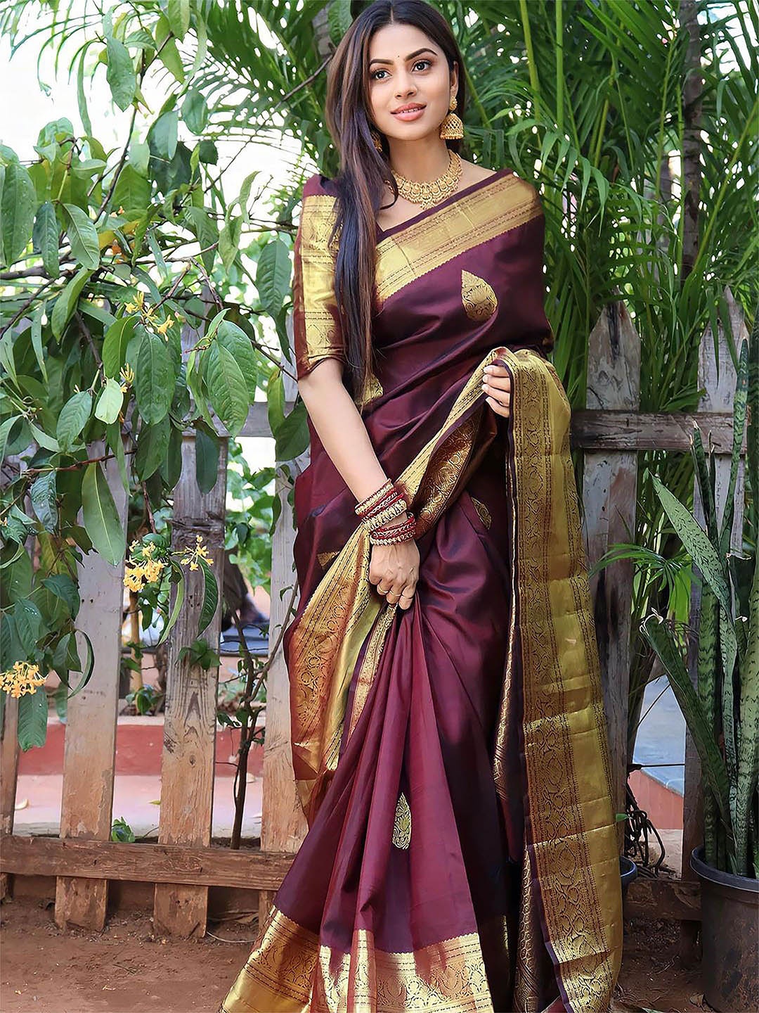 

Anouk Woven Design Zari Kanjeevaram Saree, Magenta