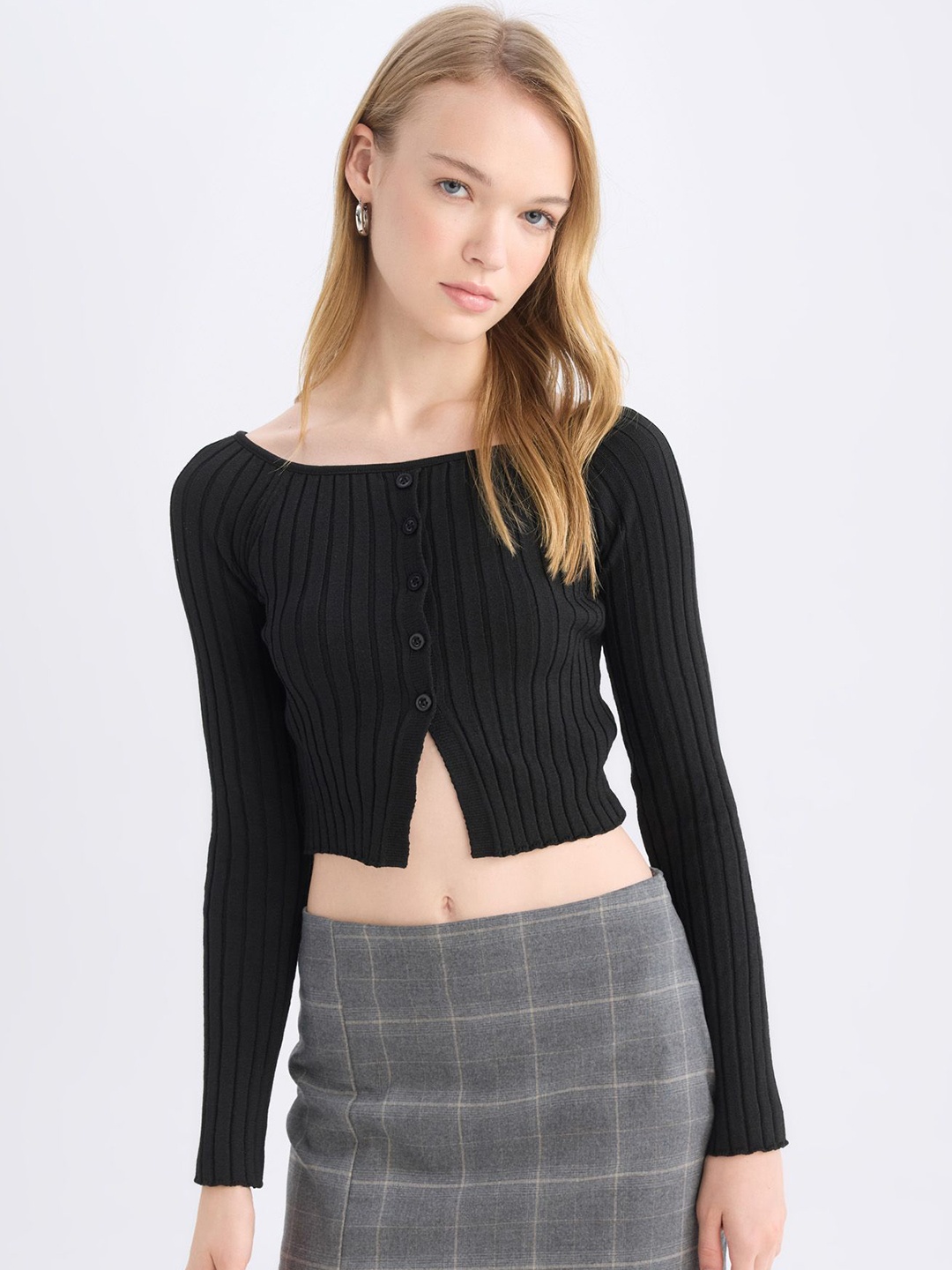 

DeFacto Women Round Neck Crop Cardigan Sweaters, Black